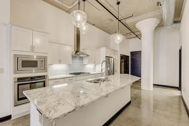 $3,780 | 226 North Water Street, Unit 202, Milwaukee, WI 53202