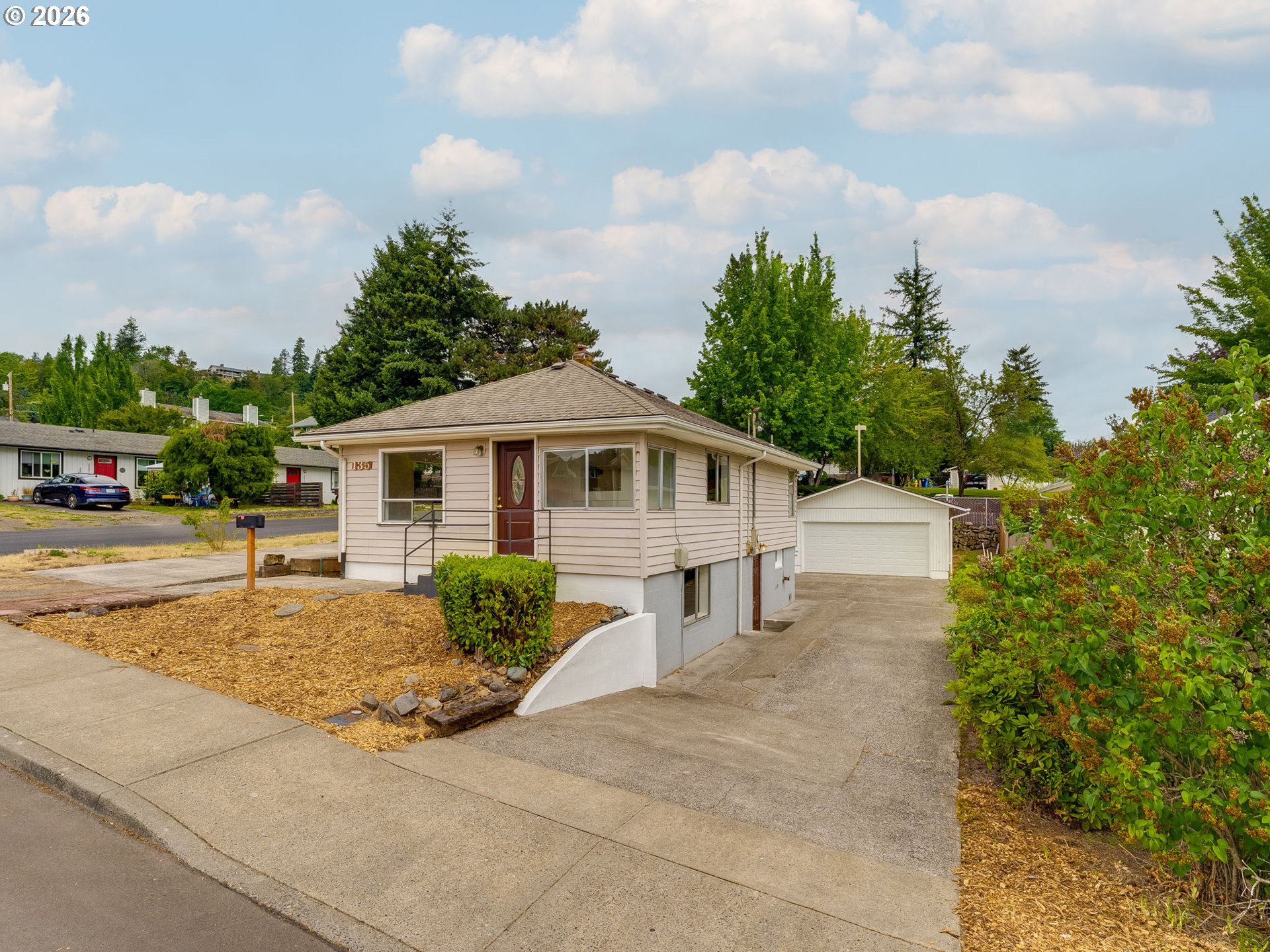 135 Northwest 15th Avenue Camas, WA 98607 - Photo 3 of 42