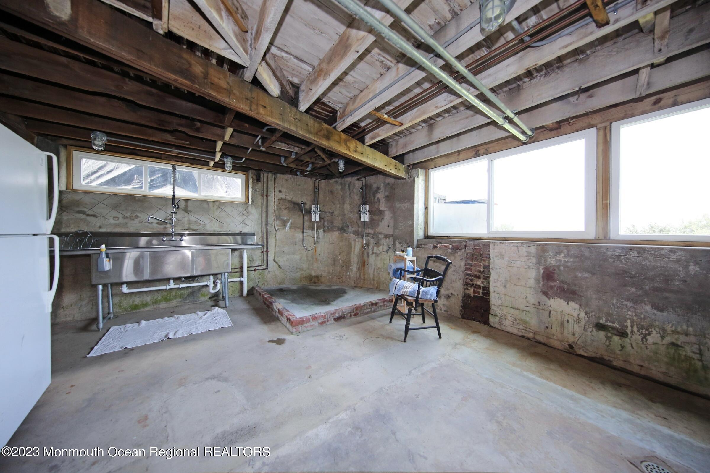 52 Navesink Avenue Highlands, NJ 07732 - Photo 11 of 71 Winter plant storage