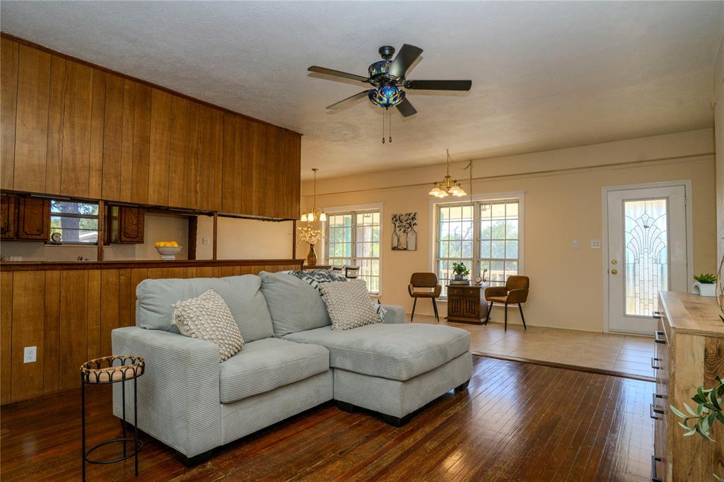624 Alexander Road Stephenville, TX 76401 - Photo 6 of 31 Gallery Image 6
