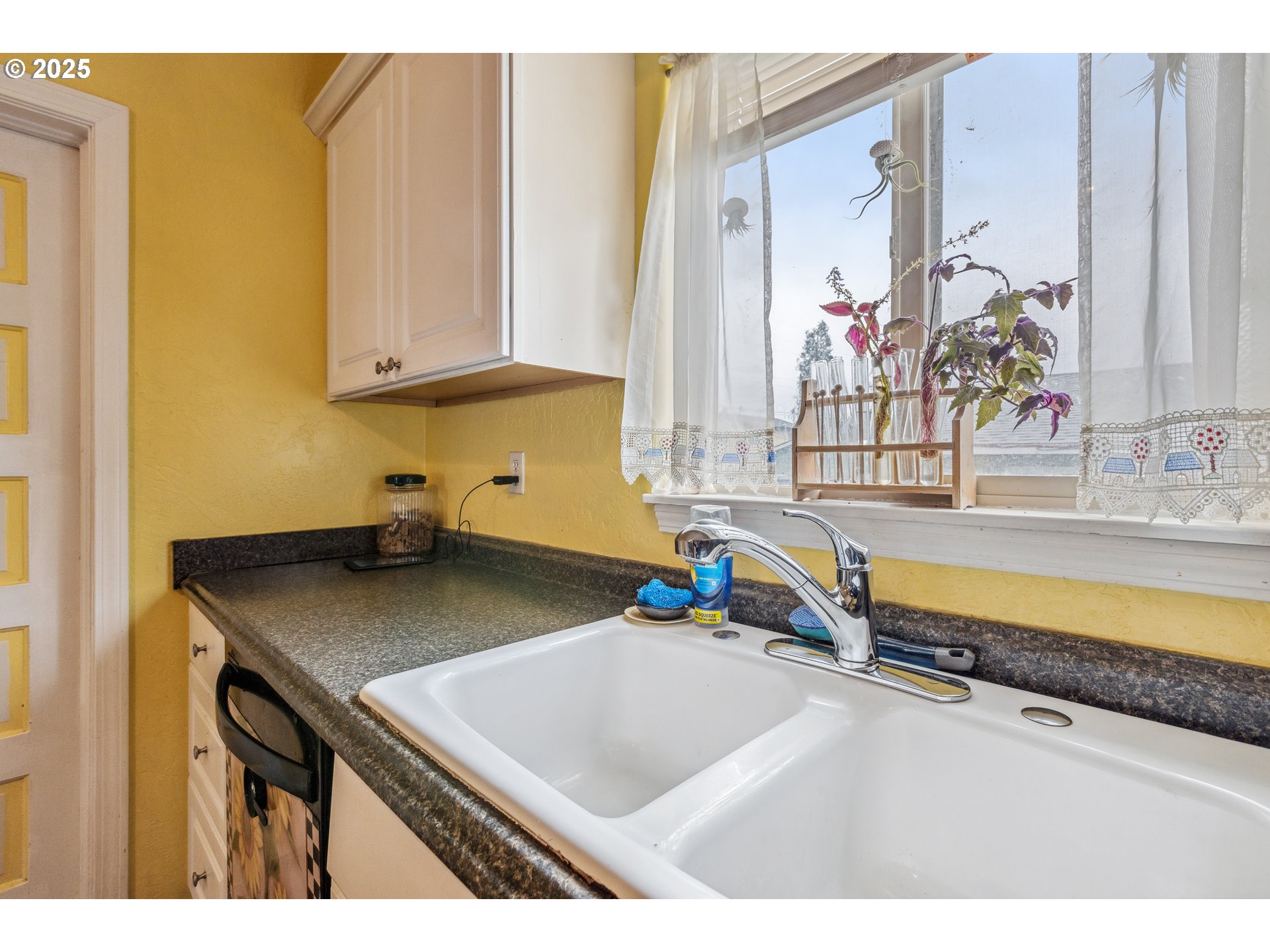 245 L Street Riddle, OR 97469 - Photo 13 of 48