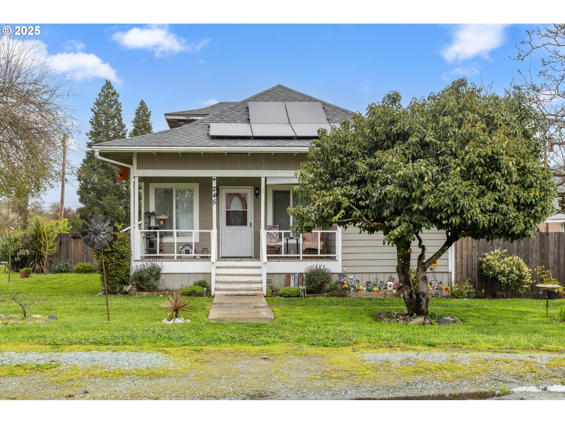 245 L Street Riddle, OR 97469 - Photo 2 of 48