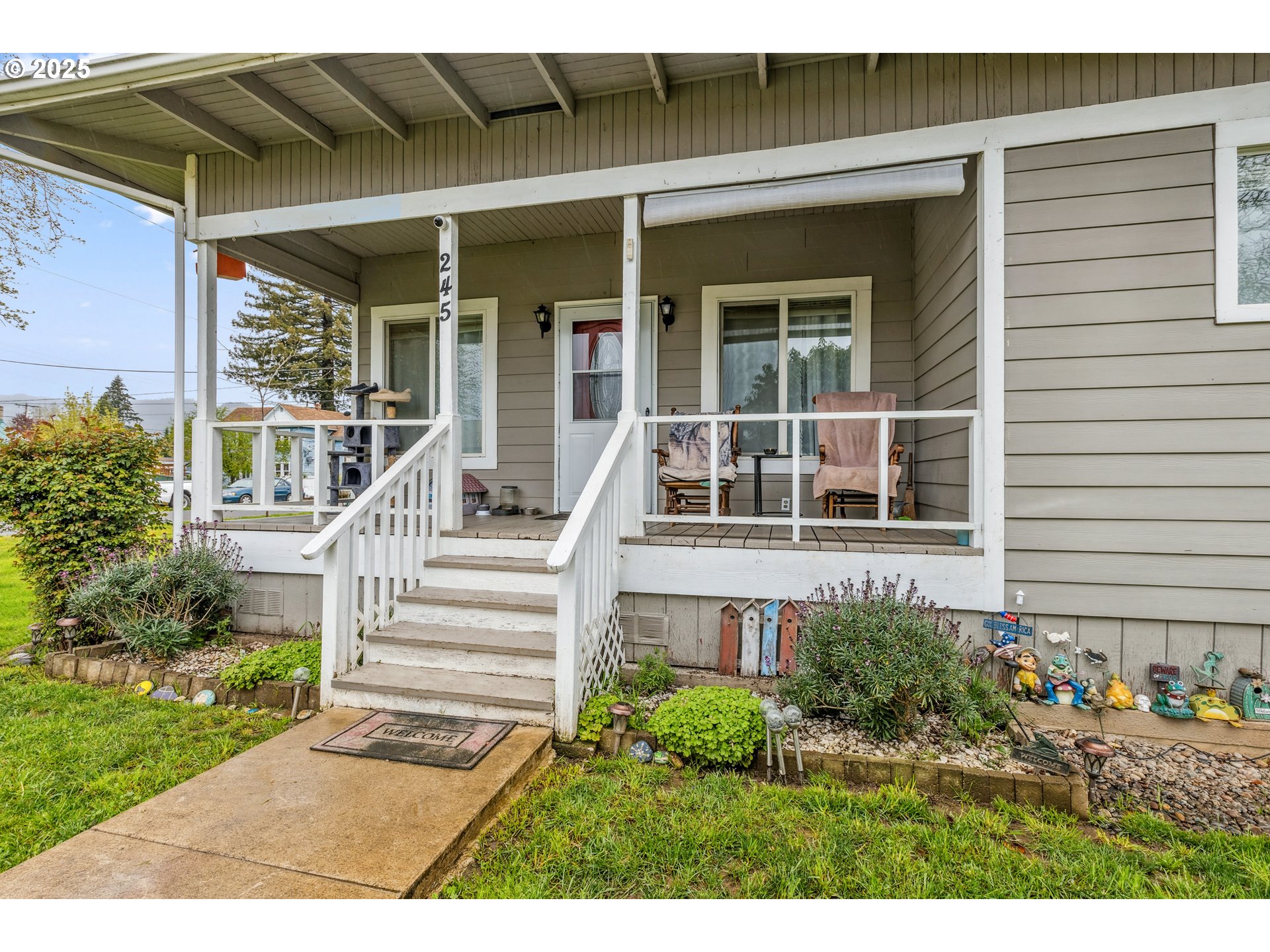 245 L Street Riddle, OR 97469 - Photo 3 of 48