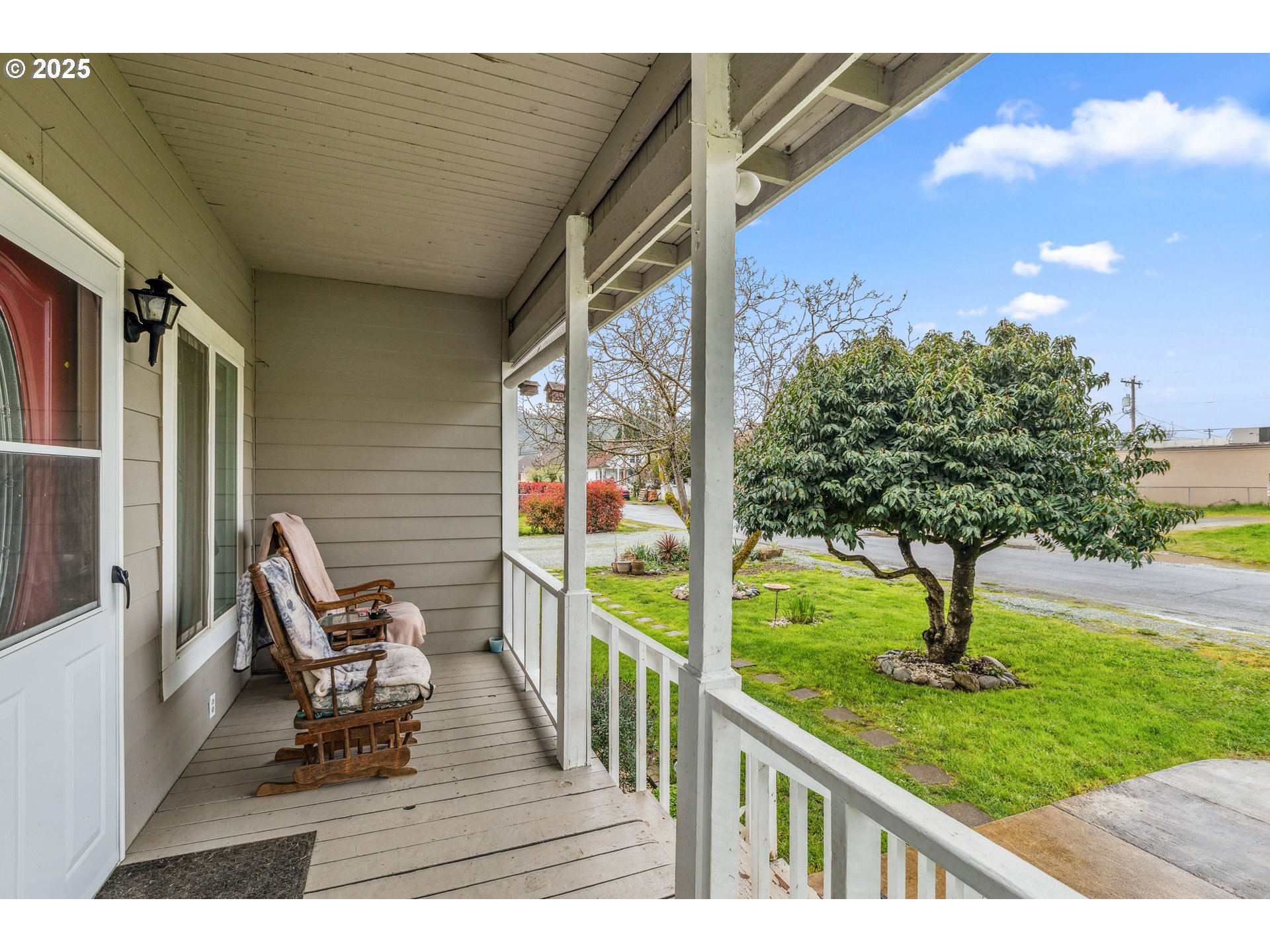 245 L Street Riddle, OR 97469 - Photo 4 of 48