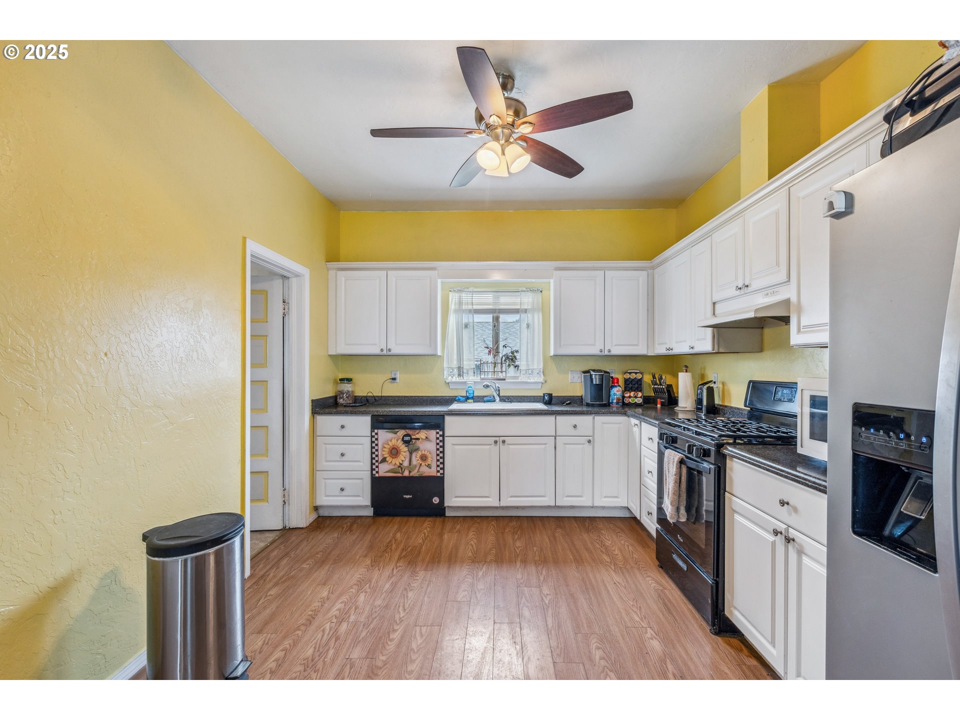 245 L Street Riddle, OR 97469 - Photo 9 of 48