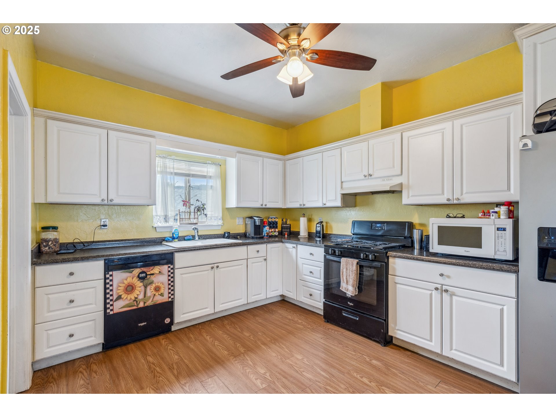 245 L Street Riddle, OR 97469 - Photo 10 of 48
