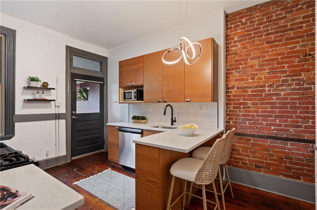 162 Almond Way Pittsburgh, PA 15201 - Photo 8 of 38 a dining room with a sink and a stove top oven