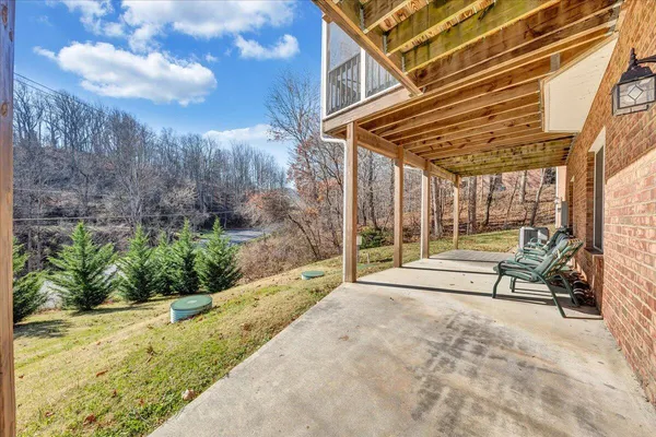 a view of a storage & utility room