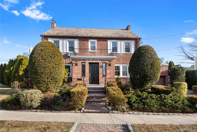 $1,150,000 | 180 Kneeland Avenue, Yonkers, NY 10705
