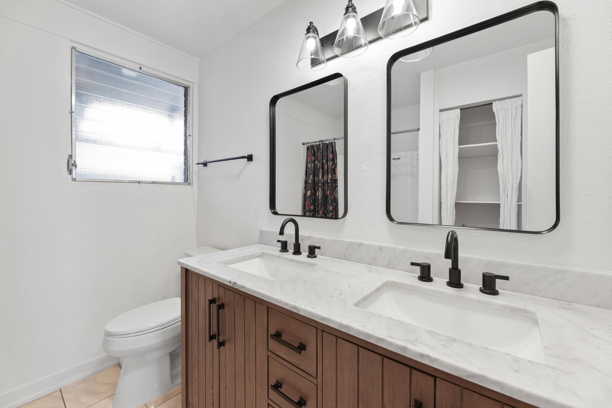 6 Kahope Place Haiku, HI 96708 - Photo 13 of 49 a bathroom with 2 sink and a toilet