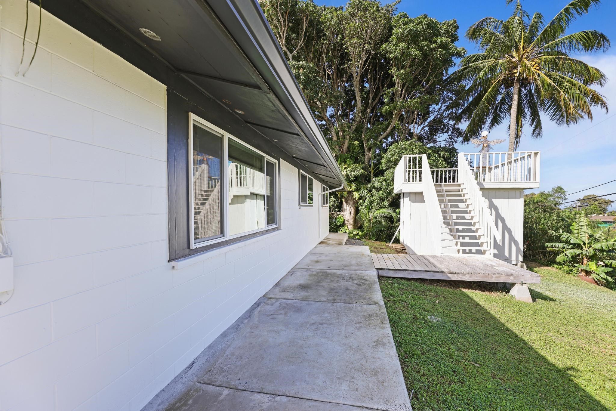 6 Kahope Place Haiku, HI 96708 - Photo 33 of 49 a view of front door of house