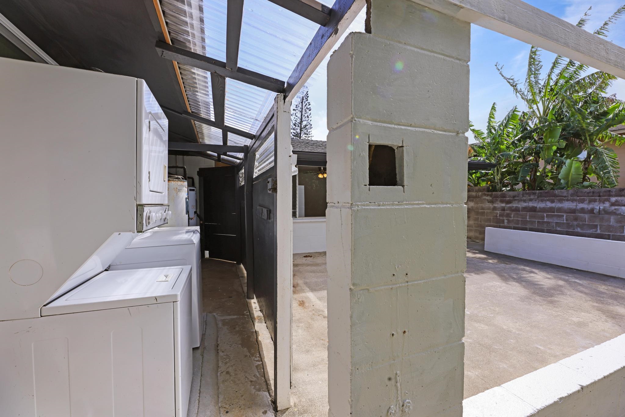 6 Kahope Place Haiku, HI 96708 - Photo 41 of 49 a view of walk in closet