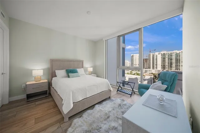 a sign that is on the side of the wall