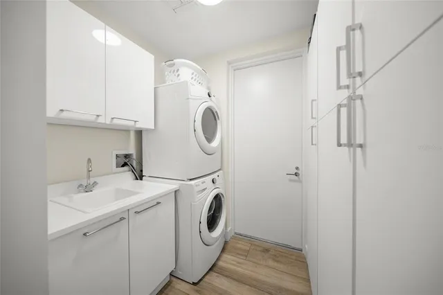 $1,999,000 | 1155 North Gulfstream Avenue, Unit 1006, Sarasota, FL 34236