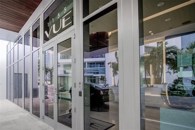 $1,999,000 | 1155 North Gulfstream Avenue, Unit 1006, Sarasota, FL 34236