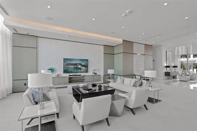 $1,999,000 | 1155 North Gulfstream Avenue, Unit 1006, Sarasota, FL 34236