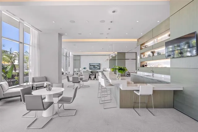 $1,999,000 | 1155 North Gulfstream Avenue, Unit 1006, Sarasota, FL 34236