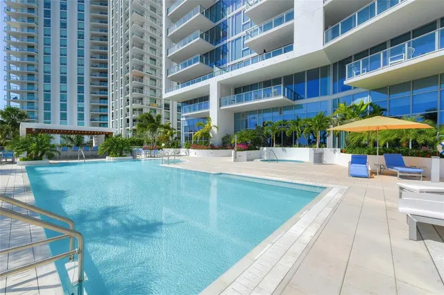 $1,999,000 | 1155 North Gulfstream Avenue, Unit 1006, Sarasota, FL 34236