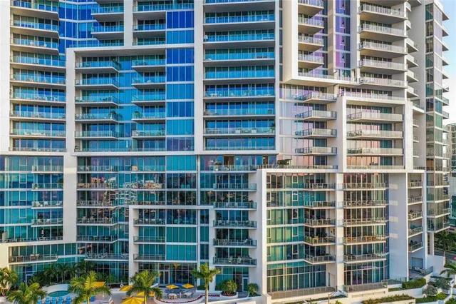 $1,999,000 | 1155 North Gulfstream Avenue, Unit 1006, Sarasota, FL 34236