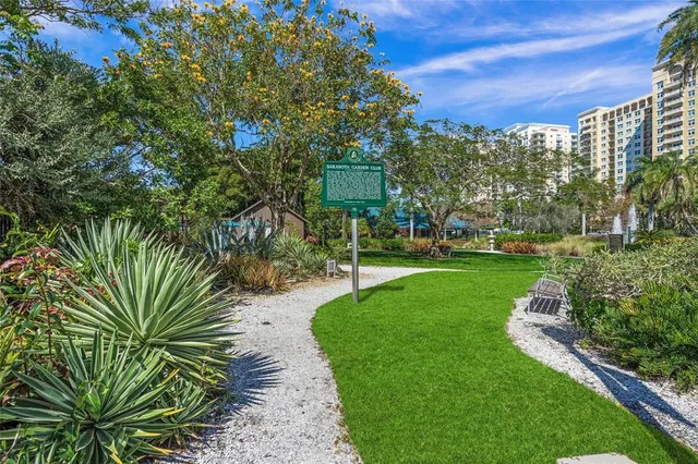 $1,999,000 | 1155 North Gulfstream Avenue, Unit 1006, Sarasota, FL 34236