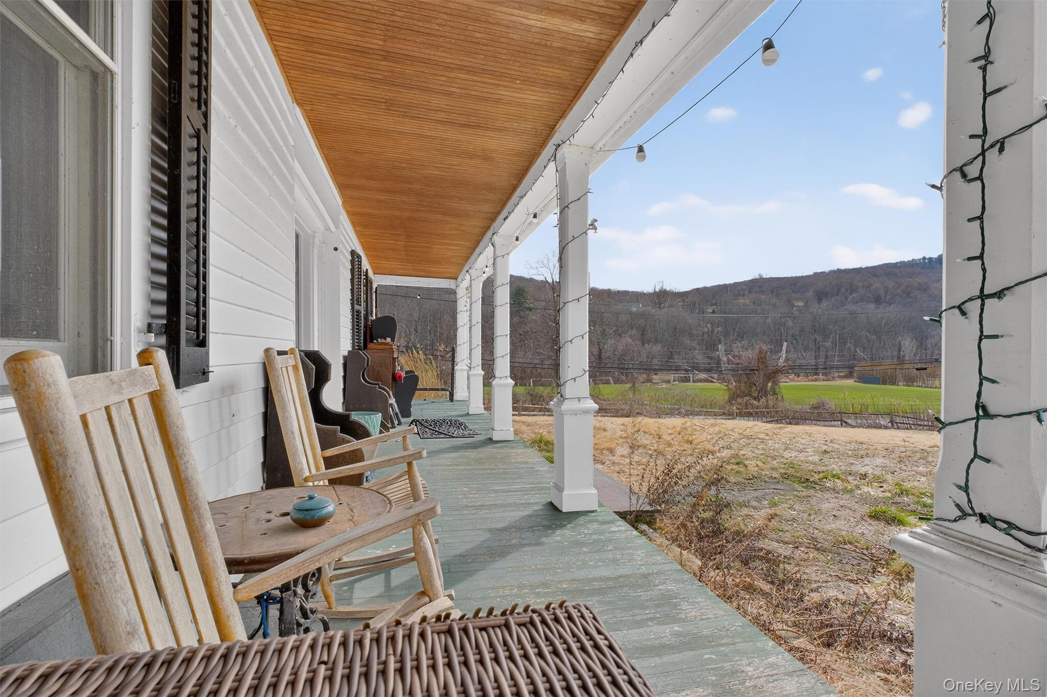 611 Peekskill Hollow Road Putnam Valley, NY 10579 - Photo 4 of 37