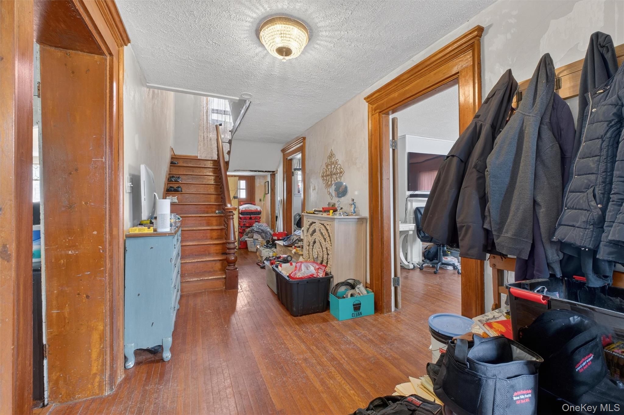 611 Peekskill Hollow Road Putnam Valley, NY 10579 - Photo 5 of 37