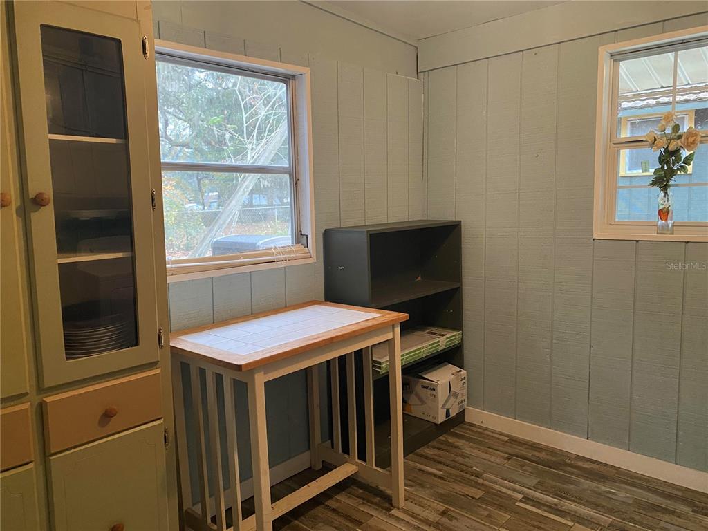 8093 Breezy Point Road East Keystone Heights, FL 32656 - Photo 18 of 34 a utility room with dryer and washer
