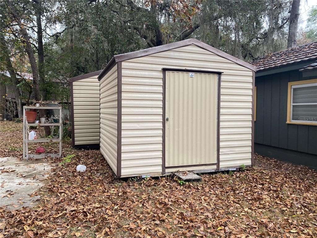8093 Breezy Point Road East Keystone Heights, FL 32656 - Photo 21 of 34 a white house with a outdoor space