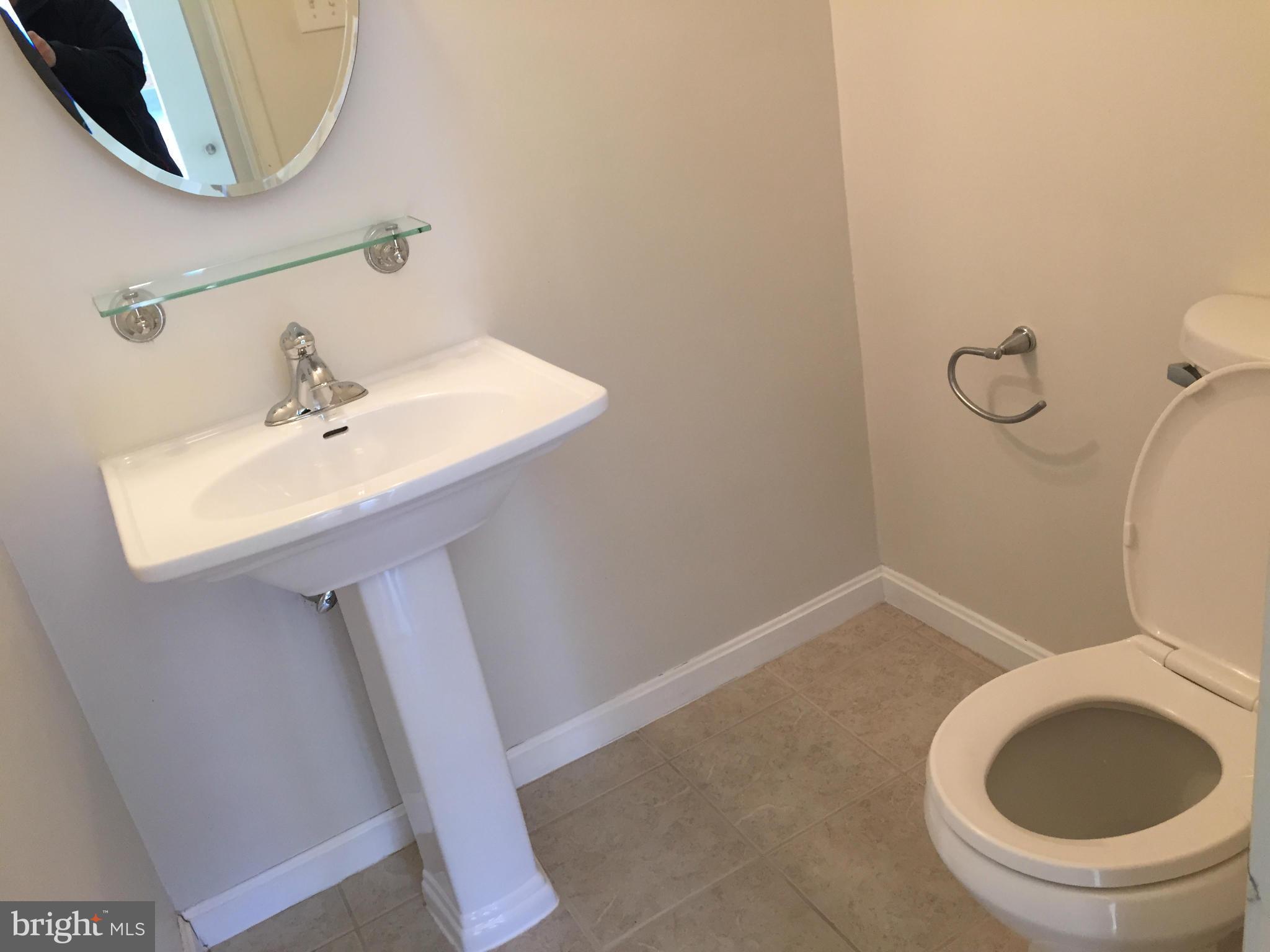 2230 Southgate Square Reston, VA 20191 - Photo 2 of 10 Bath