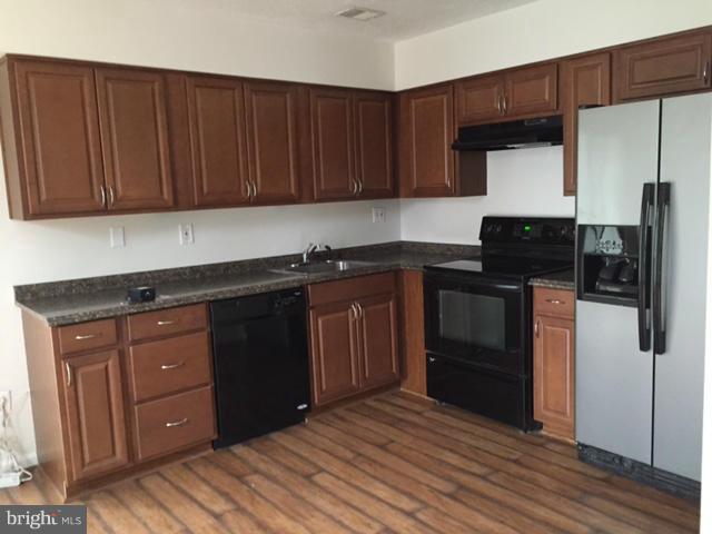 2230 Southgate Square Reston, VA 20191 - Photo 10 of 10 Kitchen