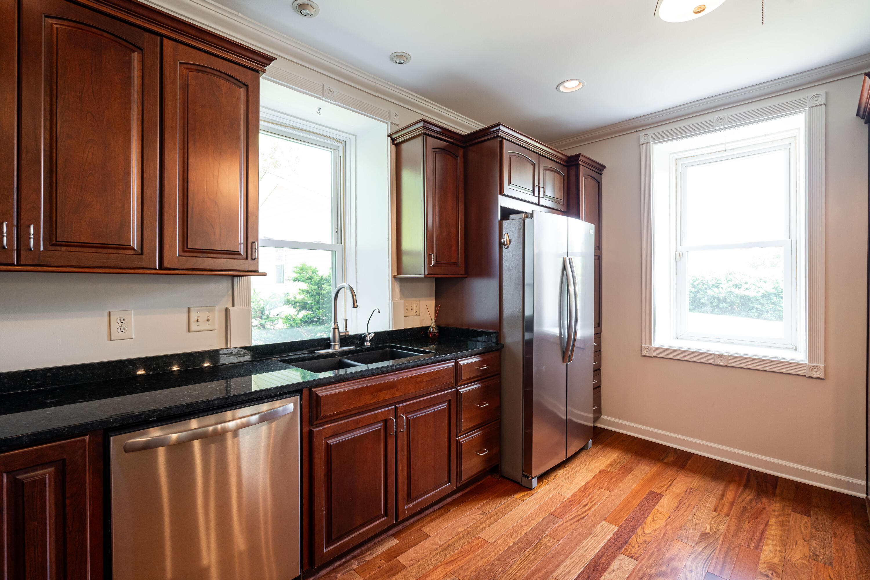 628 North Port Washington Road Grafton, WI 53024 - Photo 10 of 47 Kitchen