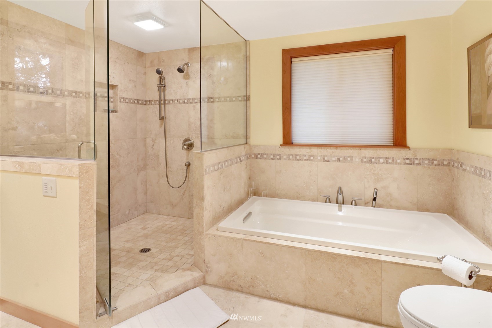 201 Middlefield Road Bellingham, WA 98225 - Photo 21 of 36 a bathroom with a tub and shower