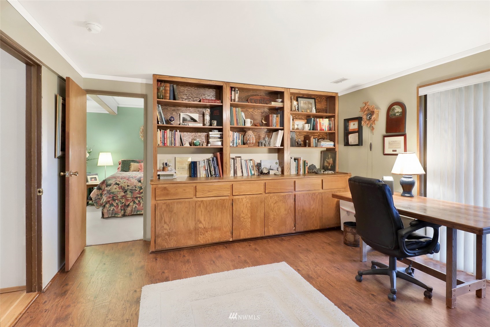 201 Middlefield Road Bellingham, WA 98225 - Photo 35 of 36 a workspace with furniture and window