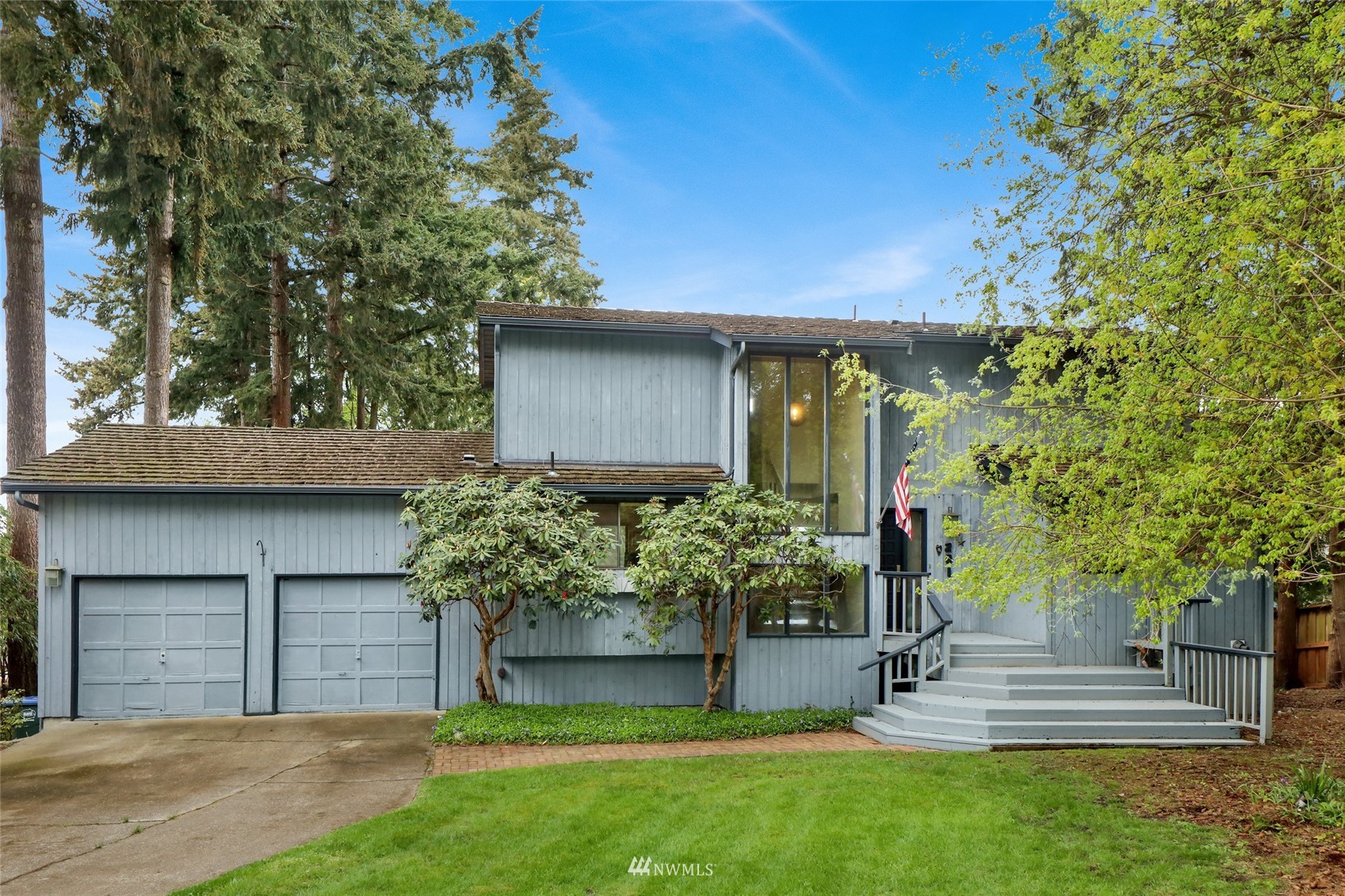 201 Middlefield Road Bellingham, WA 98225 - Photo 5 of 36 a front view of a house with a yard