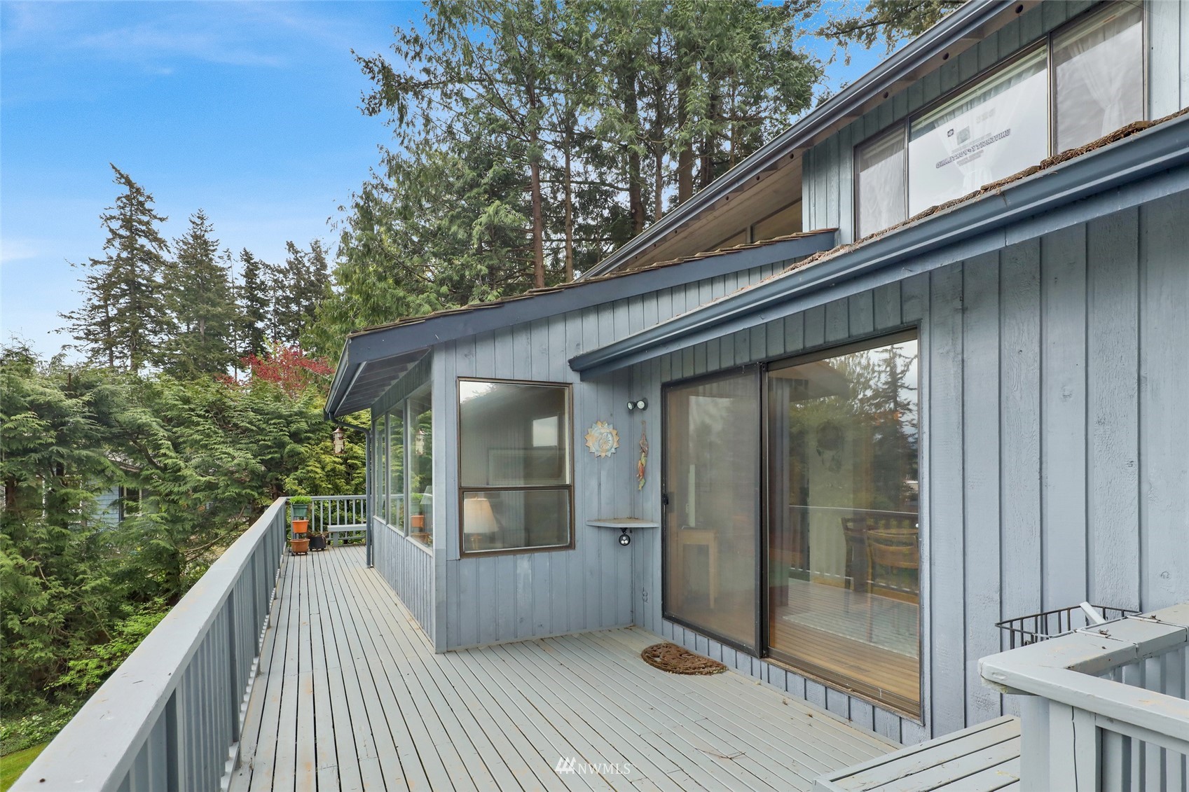 201 Middlefield Road Bellingham, WA 98225 - Photo 7 of 36 a view of a balcony with floor to ceiling window and wooden floor