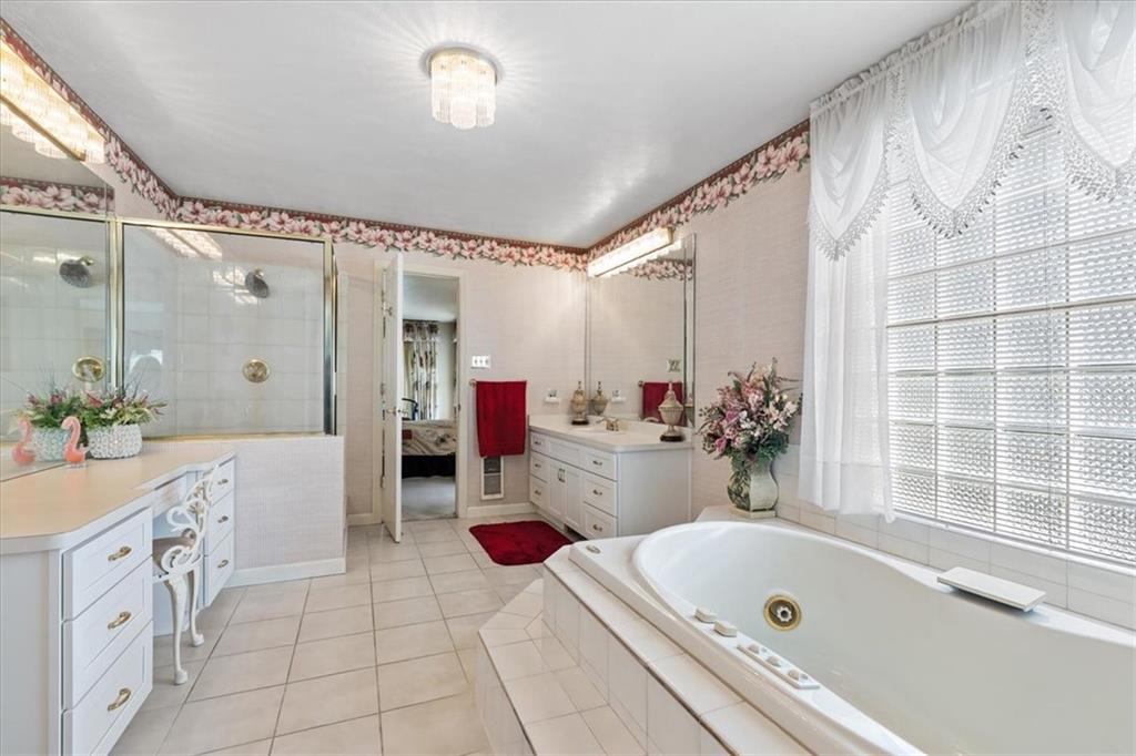 18 Timbercrest Circle Cecil, PA 15321 - Photo 24 of 48 a spacious bathroom with a tub sink and mirror