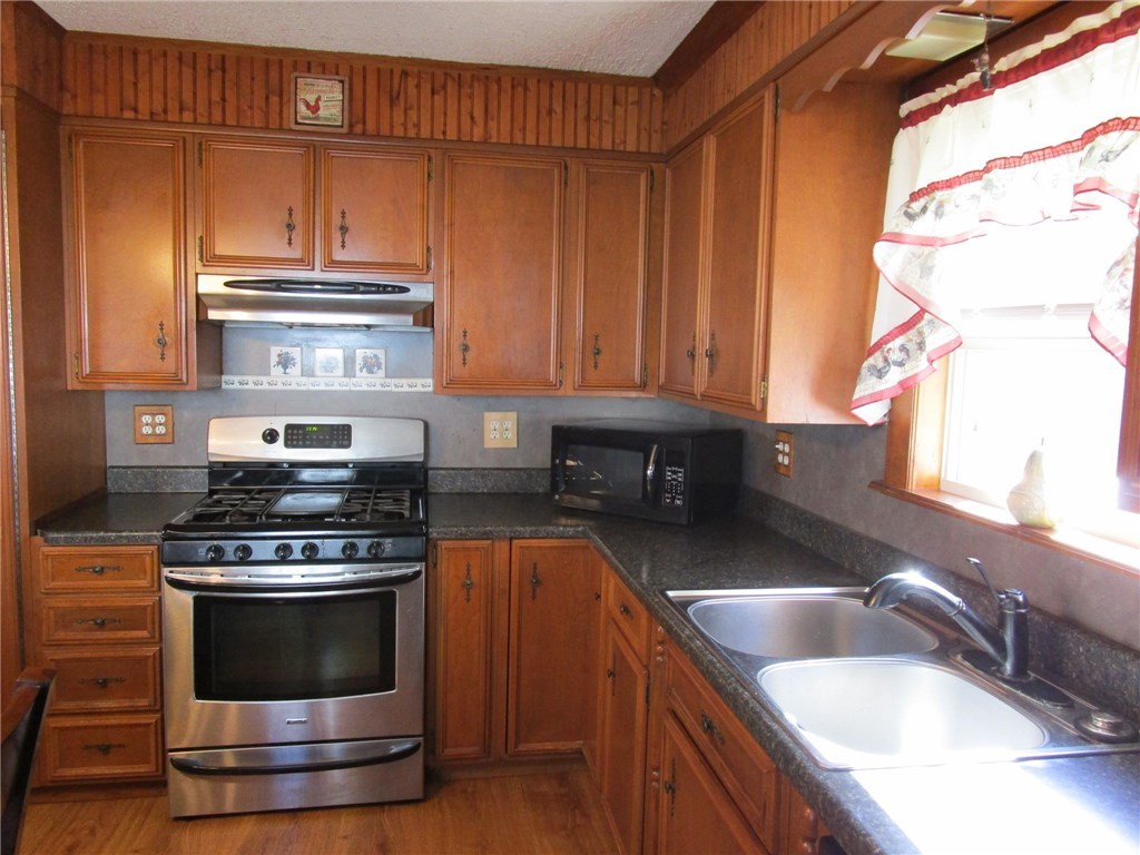 53 Bartlett Street Woonsocket, RI 02895 - Photo 11 of 29 Eat in Kitchen