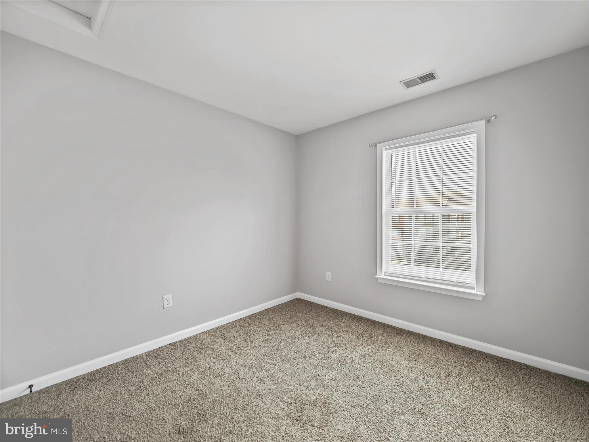 121 Eagles Ridge Smithsburg, MD 21783 - Photo 22 of 33 an empty room with a window