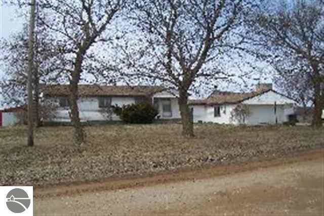 1736 Beach Road Prescott, MI 48756 - Photo 2 of 11 1757835-1.JPG