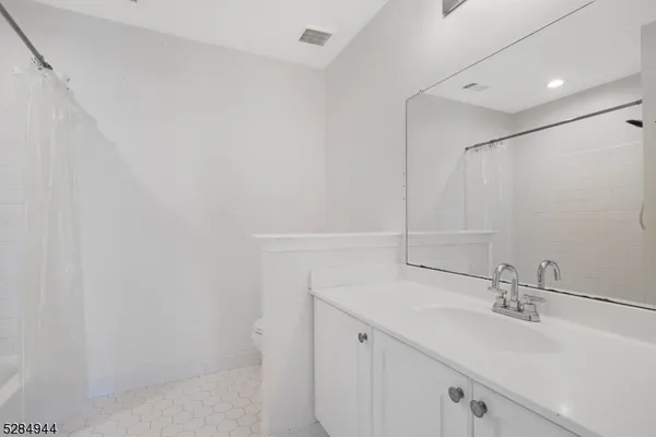 $2,900 | 77 Williamson Court, Bridgewater, NJ 08807