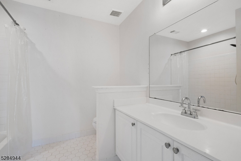 77 Williamson Court Bridgewater, NJ 08807 - Photo 18 of 28