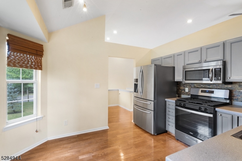 77 Williamson Court Bridgewater, NJ 08807 - Photo 6 of 28