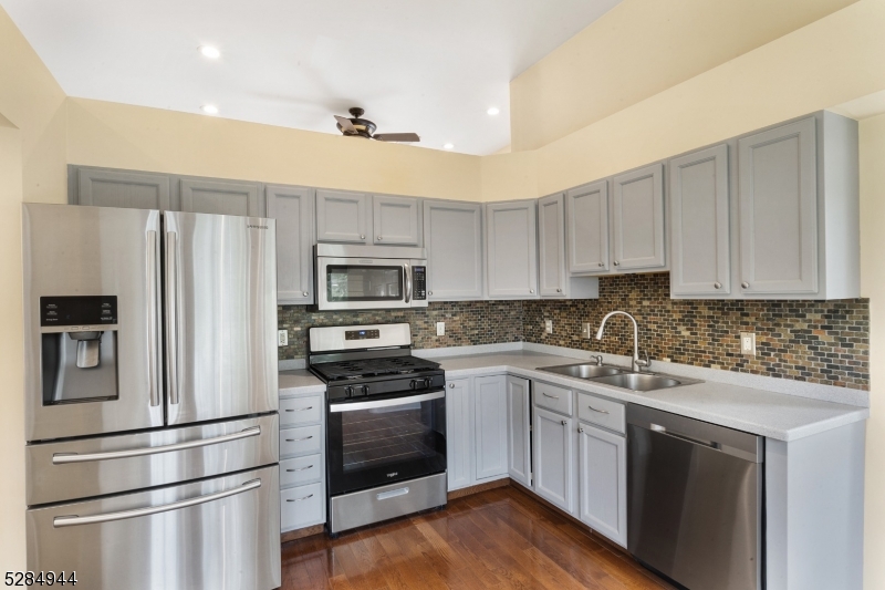 77 Williamson Court Bridgewater, NJ 08807 - Photo 8 of 28