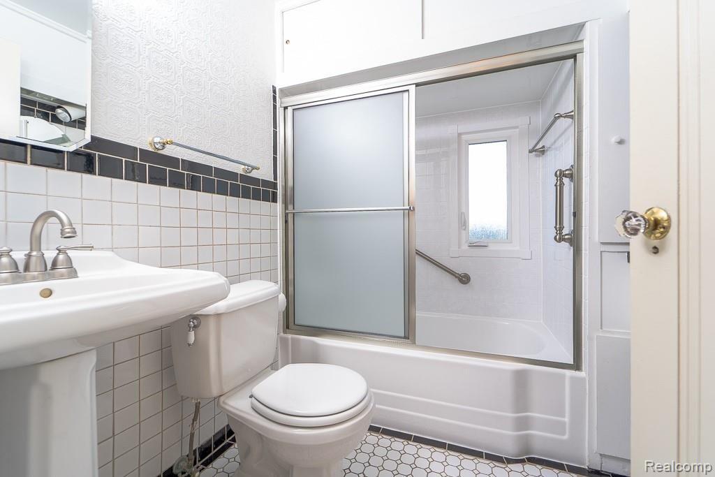 25710 Power Road Farmington Hills, MI 48336 - Photo 29 of 87