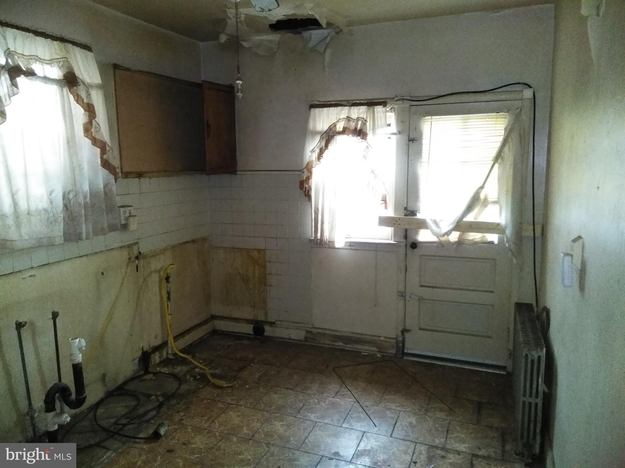 3709 Flowerton Road Baltimore, MD 21229 - Photo 5 of 9 Gallery Image 5
