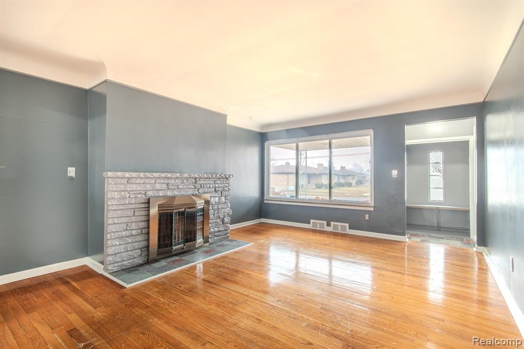 21135 Virginia Avenue Eastpointe, MI 48021 - Photo 5 of 33