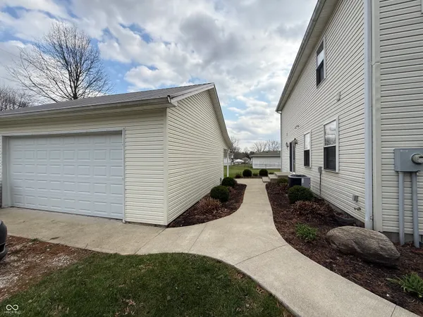 $290,000 | 609 North Maple Street, Veedersburg, IN 47987