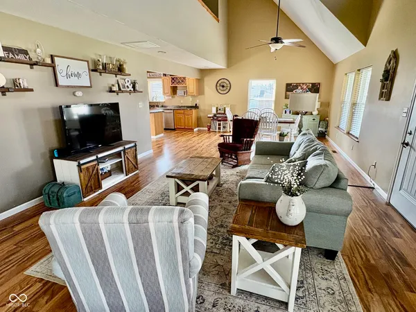 $290,000 | 609 North Maple Street, Veedersburg, IN 47987