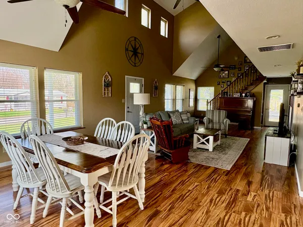 $290,000 | 609 North Maple Street, Veedersburg, IN 47987