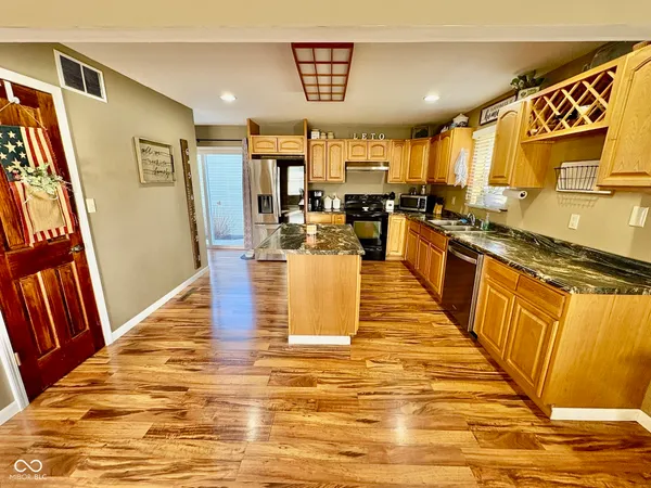 $290,000 | 609 North Maple Street, Veedersburg, IN 47987